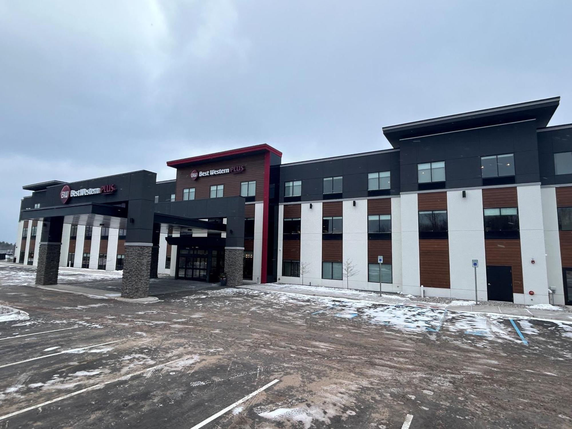 Best Western Plus Marquette Hotel & Suites Bagian luar foto